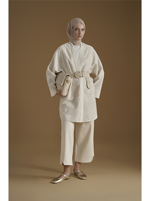 ARMİNE Güpür Detaylı Giy Çık Takım Ekru