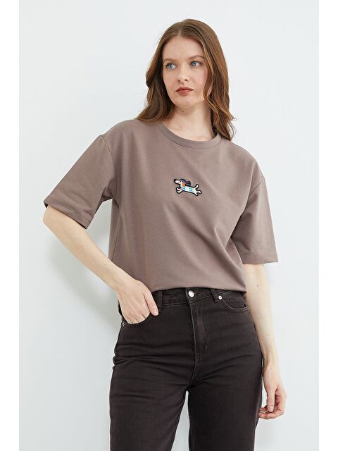 Fullamoda Köpek Nakışlı Bisiklet Yaka Salaş Tişört - S000532045-29705