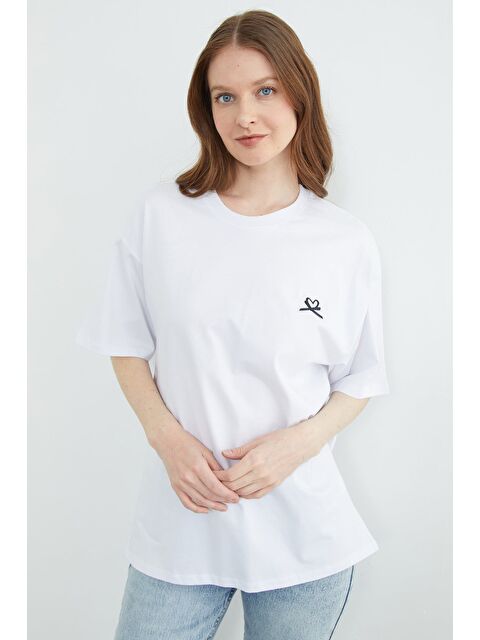 Fullamoda Kalp Nakışlı Bisiklet Yaka Salaş Tişört - S000532046-20063