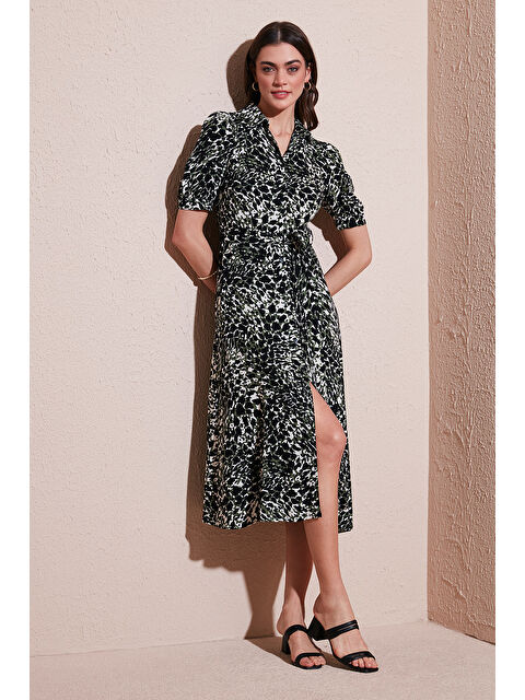 Lela Desenli Relaxed Fit Balon Kol Yırtmaçlı Kemerli Midi Boy Kadın Elbise 67810558 - S000358164-18194