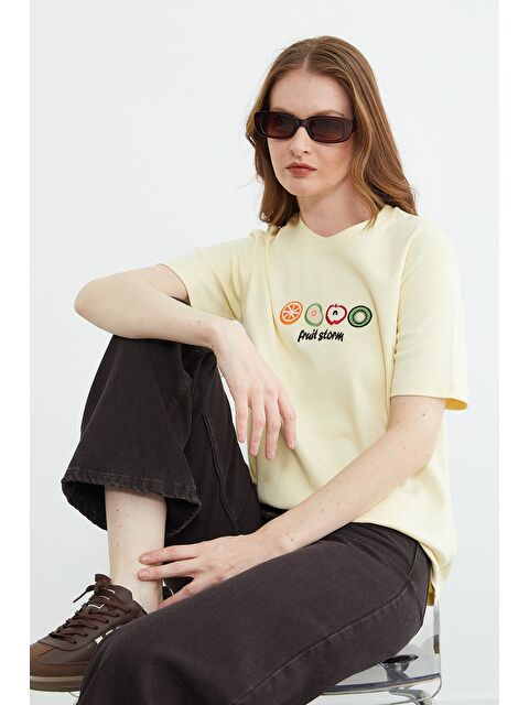 Fullamoda Meyve Nakışlı Bisiklet Yaka Tişört