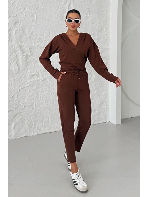Trendseninle Kadın Kahverengi V Yaka Kapüşonlu Crop Eşofman Modal Kumaş Alt-Üst Takım - S000451617-19413