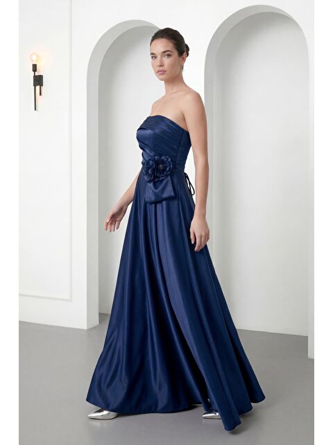 Lafaba Kadın Lacivert Straplez Yaka Çiçek Detaylı Uzun Söz Nişan Nikah Abiye