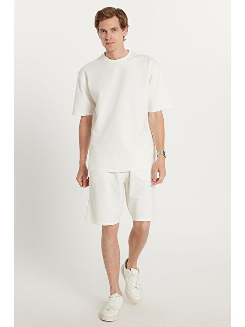 TUDORS Erkek Standart Fit Normal Kesim Pamuklu Bisiklet Yaka Beli Bağcıklı Beyaz Şort Takım - S000518708-20063