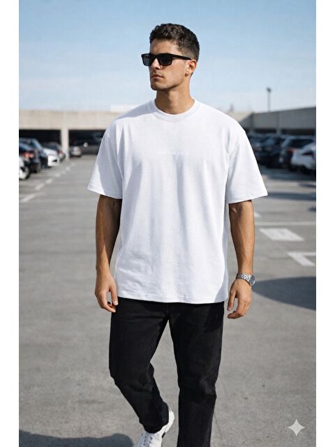 Tarz Cool Erkek Oversize Tişört – Minimal “Don’t Look Back” Detaylı Basic