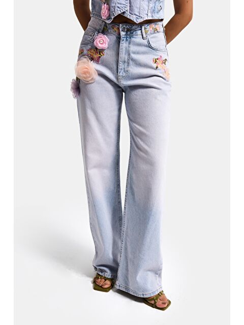 It's Basic Kadın Jean Rengi 4s6-89 Straight Fit Gül ve Nakış Detaylı Özel Tasarım Denim Jean