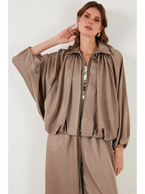 Lela Oversize Klasik Yaka Yarasa Kol Fermuarlı Saten Ceket 6839584 - S000451062-26429