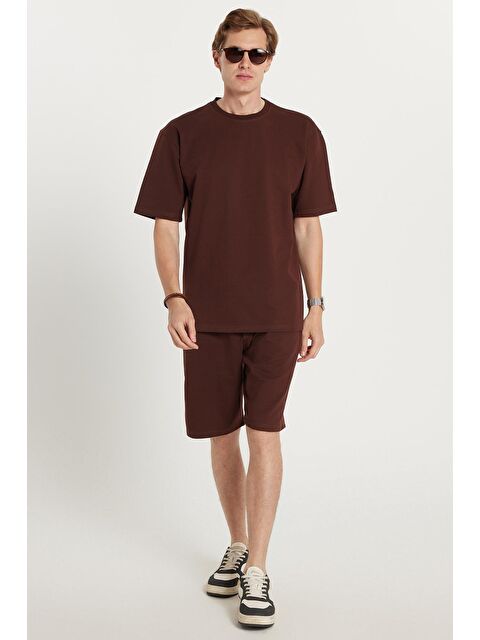 TUDORS Erkek Standart Fit Normal Kesim Pamuklu Bisiklet Yaka Beli Bağcıklı Kahverengi Şort Takım - S000518740-19413