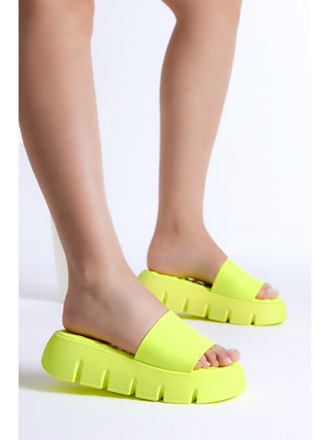 TONNY BLACK Kadın Sarı Yüksek Taban Tek Bantlı Terlik - S000499902-20072