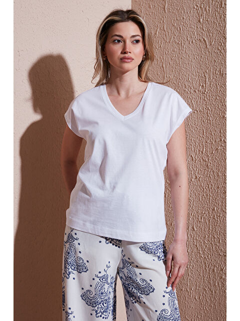 Fashion Friends % 100 Pamuk Standart Fit V Yaka Güpür Detaylı  Bluz 25Y0540K1 - S000375843-20063