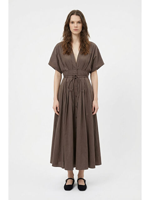 QUZU Beli Bağcıklı V Yaka Midi Elbise Kahverengi - S000498046-19413