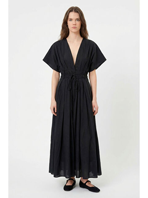 QUZU Beli Bağcıklı V Yaka Midi Elbise Siyah - S000498046-19351