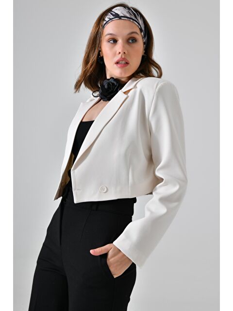 Saade Ekru Kadın Regular Fit Kruvaze Kapama Dokuma Crop Blazer Ceket -Şık & Spor - S000497490-19965