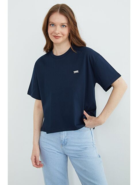 Fullamoda Metal Aksesuarlı Bisiklet Yaka Yırtmaçlı Tişört - S000532052-21164