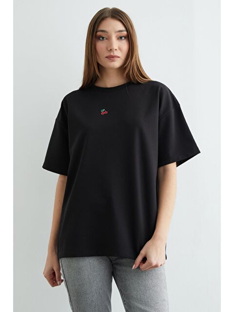 Fullamoda Kiraz Aksesuarlı Bisiklet Yaka Oversize Tişört - S000496689-19351