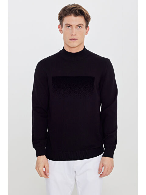 Altınyıldız Classics Erkek Siyah %100 Pamuk Standart Fit Normal Kesim Yarım Balıkçı Yaka Baskılı Triko Kazak - S000529419-19351