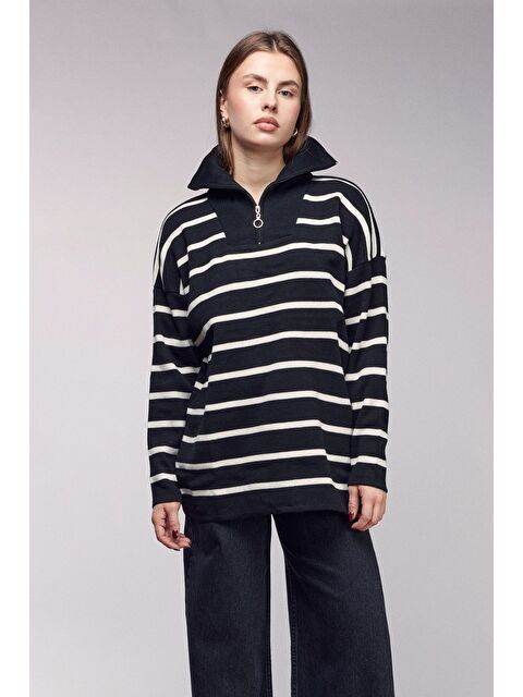 Saade Siyah Çizgili Fermuarlı Dik Yaka Triko Kazak - S000505890-19351