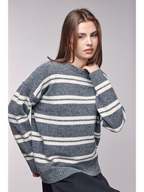 Saade Antrasit Çizgili Bisiklet Yaka Oversize Triko Kazak - S000505889-19965