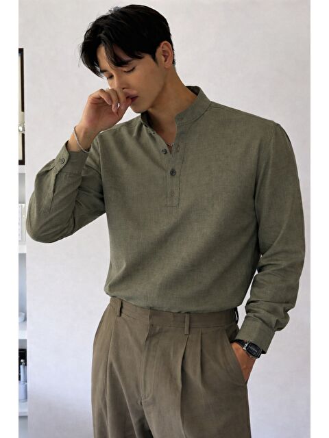 Tarz Cool Keten Karışımlı 3 Düğmeli Hakim Yaka Erkek Gömlek Slim Kesim Yazlık