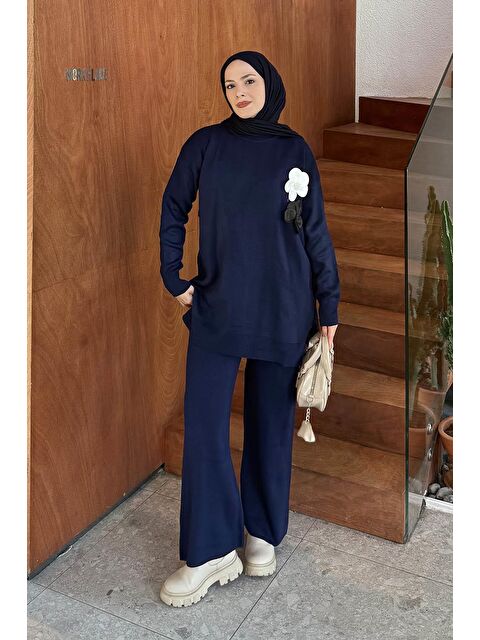 Lamelif Çiçek Aksesuarlı Triko Takım Lacivert - S000515458-21164