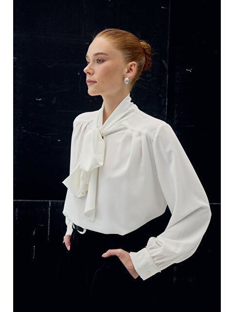 SATEEN Aksesuar Detaylı Fularlı Bluz - Ekru - S000511560-19965