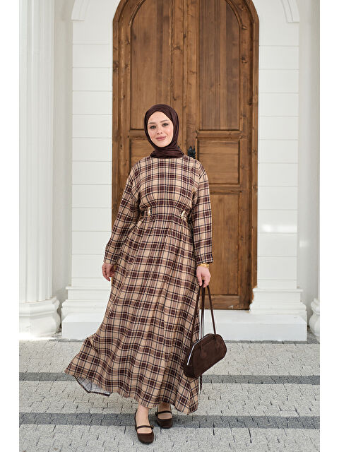 Locco Moda Kadın Ekose Desen Bronş Detay Arkadan Bağlamalı Elbise Vizon