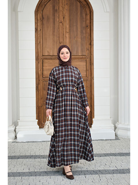 Locco Moda Kadın Ekose Desen Bronş Detay Arkadan Bağlamalı Elbise Kahverengi