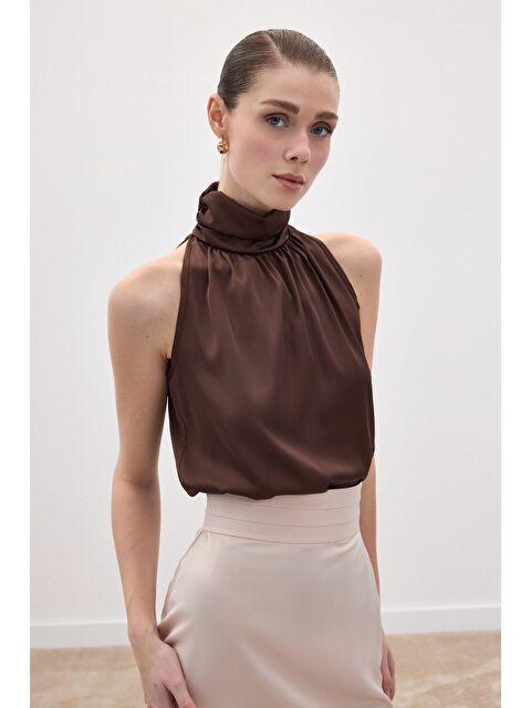 SATEEN Boğazlı Kolsuz Bluz - Kahve - S000323204-19413