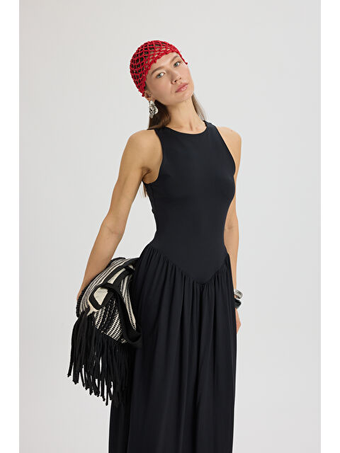 Mai Collection Alenya Üçgen Detay Siyah Uzun Elbise - S000526970-19351