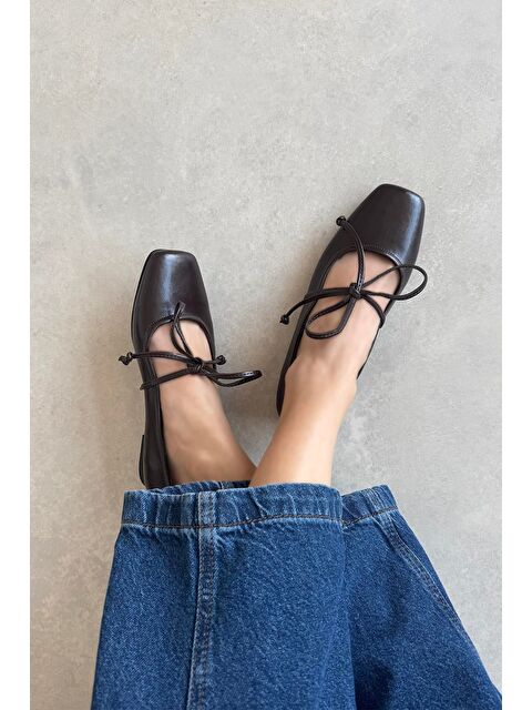 Straswans Sara Kadın Bilekten Bağlamalı Kırışık Deri Babet Kahve - S000513162-19413