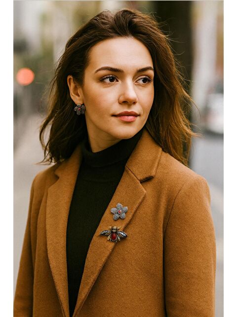 New Obsessions Marka Broş Seti – Vintage Arı ve Çiçek Tasarımlı Taşlı Metal Broş 2’li Set - S000462958-37293