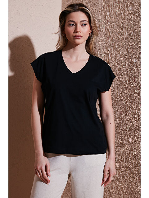 Fashion Friends % 100 Pamuk Standart Fit V Yaka Güpür Detaylı Bluz 25Y0540K1 - S000375843-19351