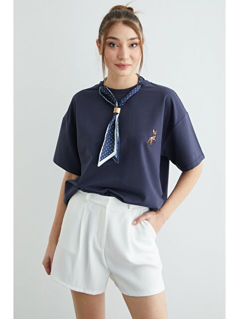 Fullamoda Fular Detaylı Bisiklet Yaka Nakışlı Oversize Tişört - S000496694-21164