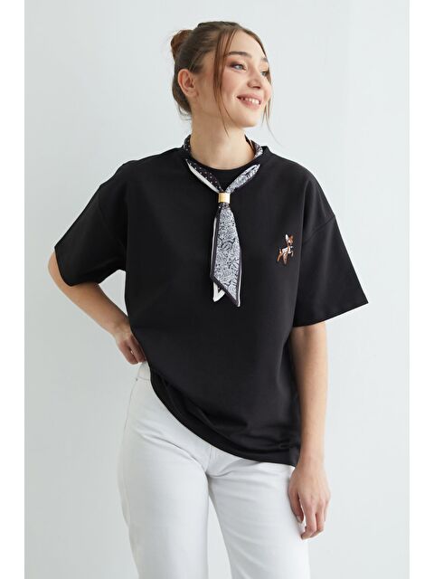 Fullamoda Fular Detaylı Bisiklet Yaka Nakışlı Oversize Tişört - S000496694-19351