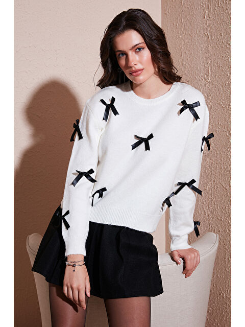 Lela Premium Regular Fit Bisiklet Yaka Fiyonk Detaylı Triko Kazak 680KZ00155 - S000424848-19965