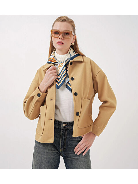 Hazelin Kadın Camel Düğmeli Cepli Kısa Kaşe Ceket HZL25W-BD107131 - S000498984-37261