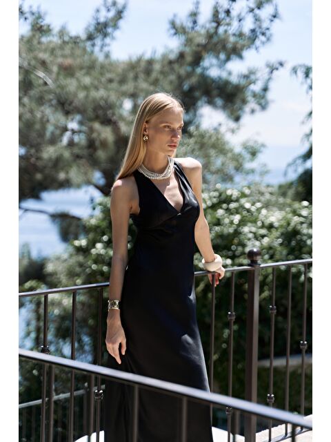 Bohemai Guilia Dekolteli Uzun Siyah Saten Elbise - S000513237-19351