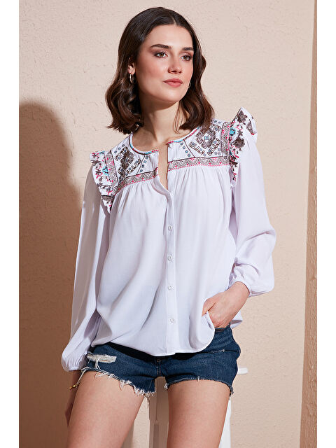 Lela Etnik Desenli Kol Detaylı Bisiklet Yaka Şile Bezi Kadın Gömlek 611BZ0042 - S000000905-37226