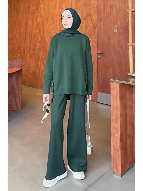 Lamelif Yanlar Düğmeli Tesettür Takım Zümrüt Yeşili - S000515436-18709
