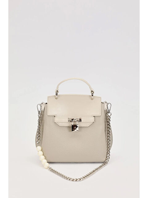 Remsa Premium Zincir ve Deri Askı Charm Detay Yumuşak Deri Çanta 930369 Krem