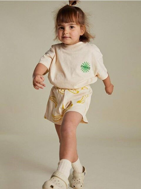 Monila Kız Çocuk Bej Meyve Baskılı Şortlu Altüst Takım