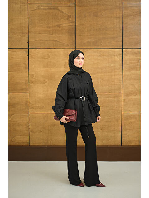 Locco Moda Kadın Hakim Yaka Pile Detay Çiçek Düğmeli Deri İp Kemerli Regular Poplin Gömlek Siyah - S000500055-19351