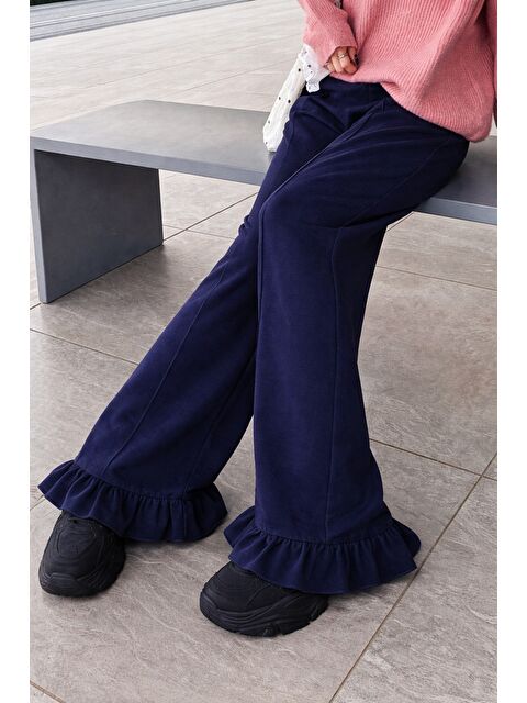 Tarz Cool Kadın 2 İplik Salaş Kesim Feminen Fırfır Detaylı Bol Paça Eşofman Altı