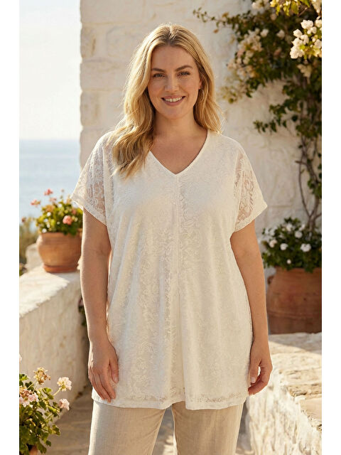 Stil Diva Büyük Beden V Yaka Kısa Kollu Çiçek Desenli Transparan Astarsız T-shirt 304215 - S000486898-19965