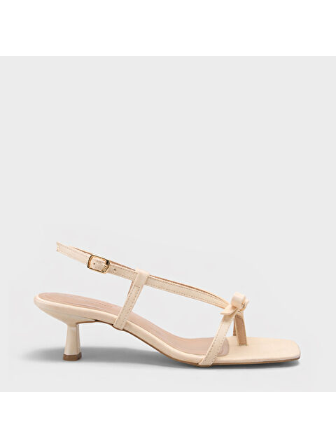 Capone Outfitters Lacey Saten Orta Topuklu Küt Burunlu Kadın Sandalet