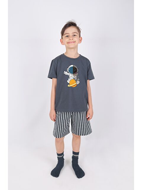 Koza İç Giyim Erkek Çocuk Pamuklu Kısa Kollu Üst Astronot Baskılı Alt Çizgili Şortlu Takım - S000424893-37478