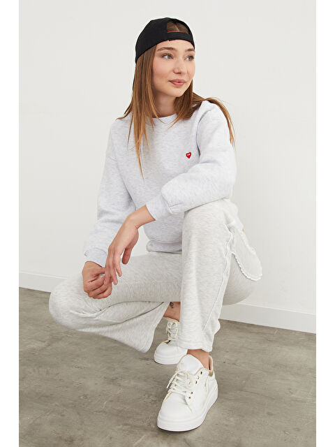 Fullamoda 3 İplik Kalp Nakışlı Bisiklet Yaka Sweatshirt - S000435613-74