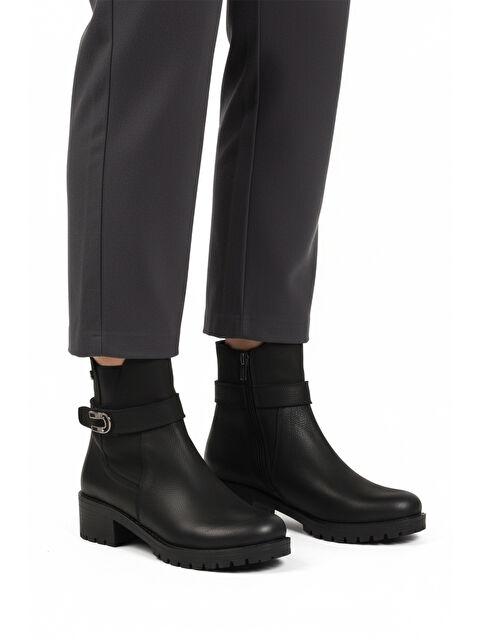 Venüs Siyah Nubuk Hakiki Deri Polarlı Kaymaz Kadın Bot 3376K Z - S000449343-6381