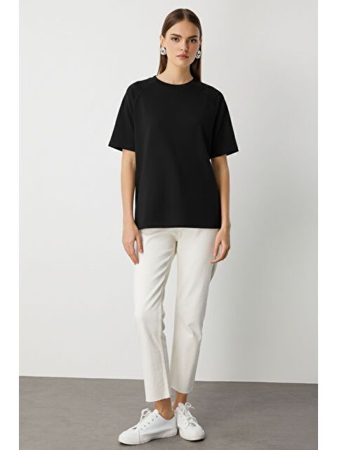 Mizalle Yuvarla Yaka Yumuşak Dokulu Siyah Tişört - S000487126-19351