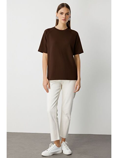 Mizalle Yuvarla Yaka Yumuşak Dokulu Kahverengi Tişört - S000487126-19413